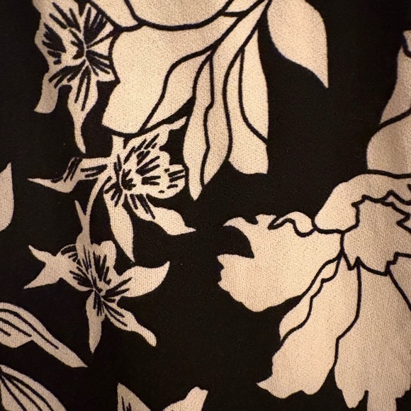 Adrienne Vittadini Black and White Tie Front Sleeveless Blouse - Picture 4 of 7